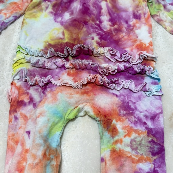 Gigi and Max ruffle zip one piece tie dye footie, size 9months - Picture 4 of 5